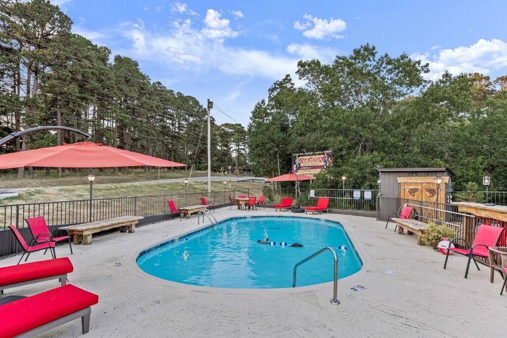 Stonegate Lodge 2 Queen Beds Wifi 50In Roku Tv Salt Water Pool Room #105 Eureka Springs Exterior photo
